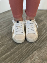 Load image into Gallery viewer, Paula Toddler Sneakers- Gold Glitter
