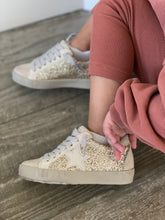 Load image into Gallery viewer, Paula Toddler Sneakers- Gold Glitter

